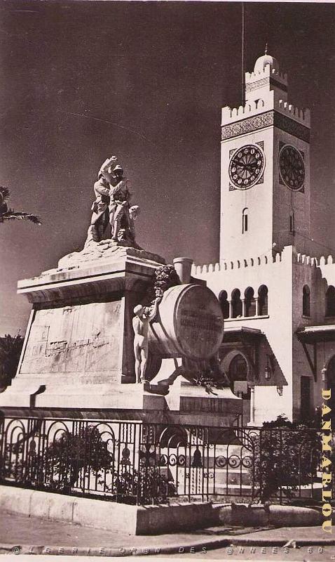 Oran- Gare- Monument aux morts- 07.jpg